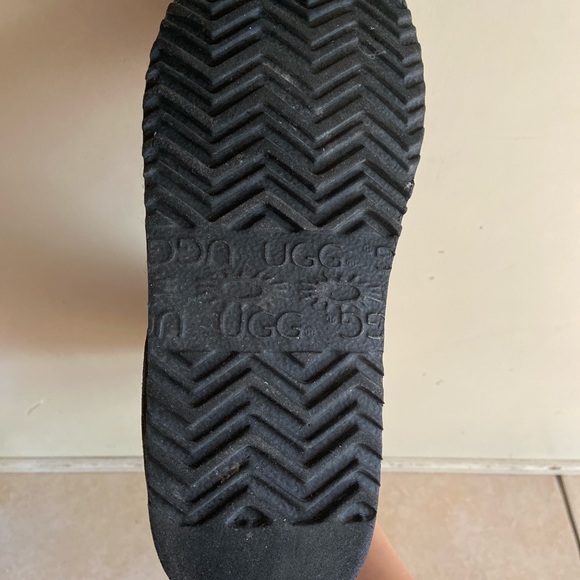 UGG - Picture 4 of 4